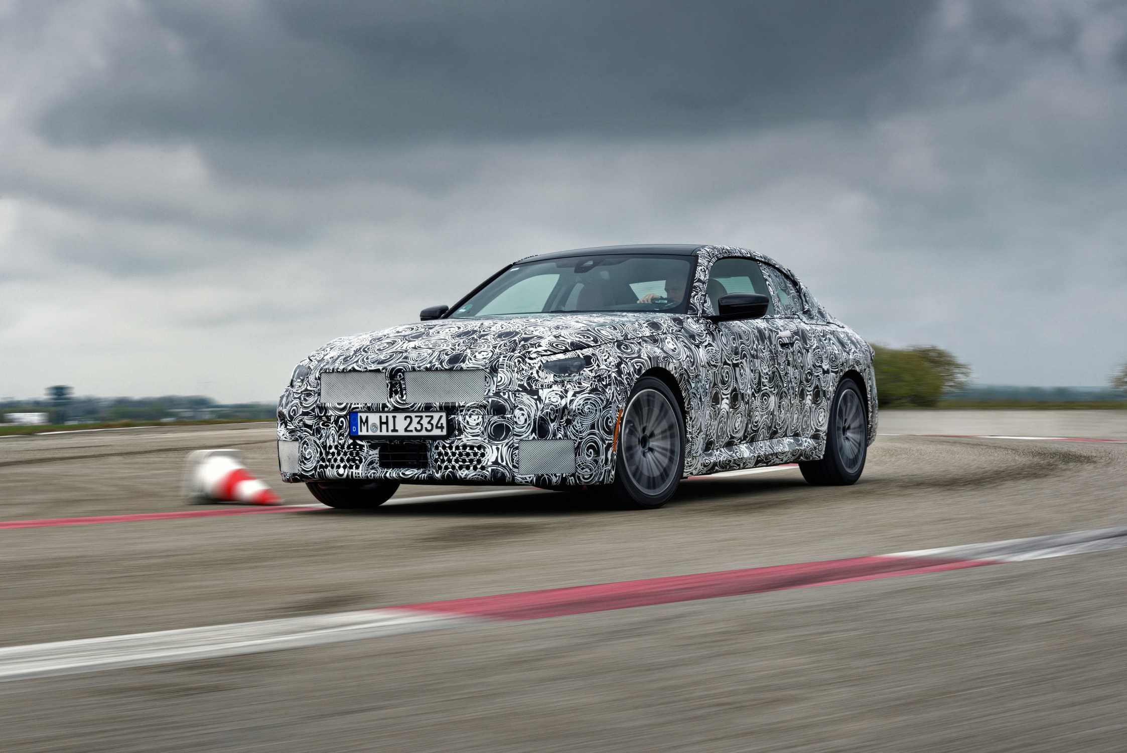 On the final straight to unique driving dynamics: The new BMW 2 Series Coupé.